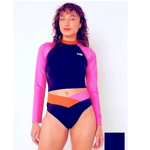 VS PINK
Long-Sleeve Cropped Rashguard Top 
V Crossover High-Waist Bikini Bottom